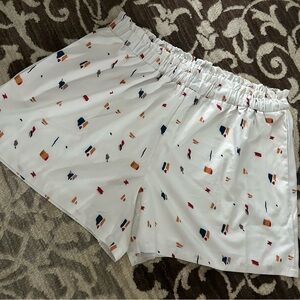 BloomChic White Patterned Shorts